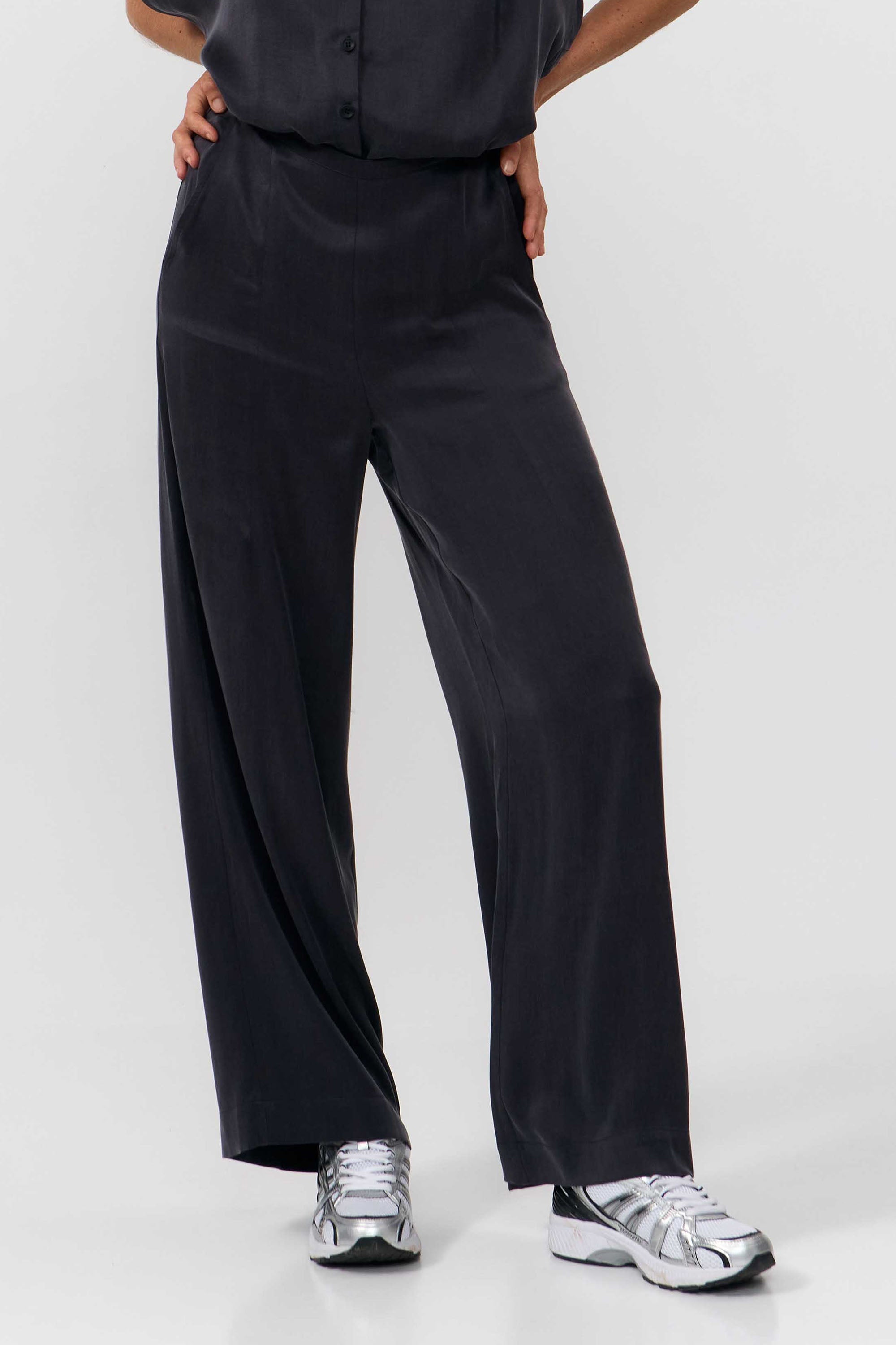 Image of SUITE13LAB dames vegan Broek Luna Donkergrijs