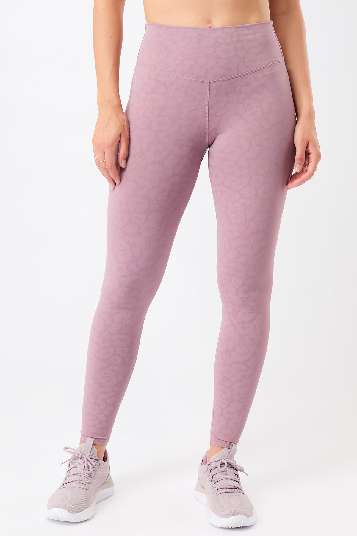 Image of MANDALA dames vegan Panty Met Monoprint In Leo Mauve-Kleur