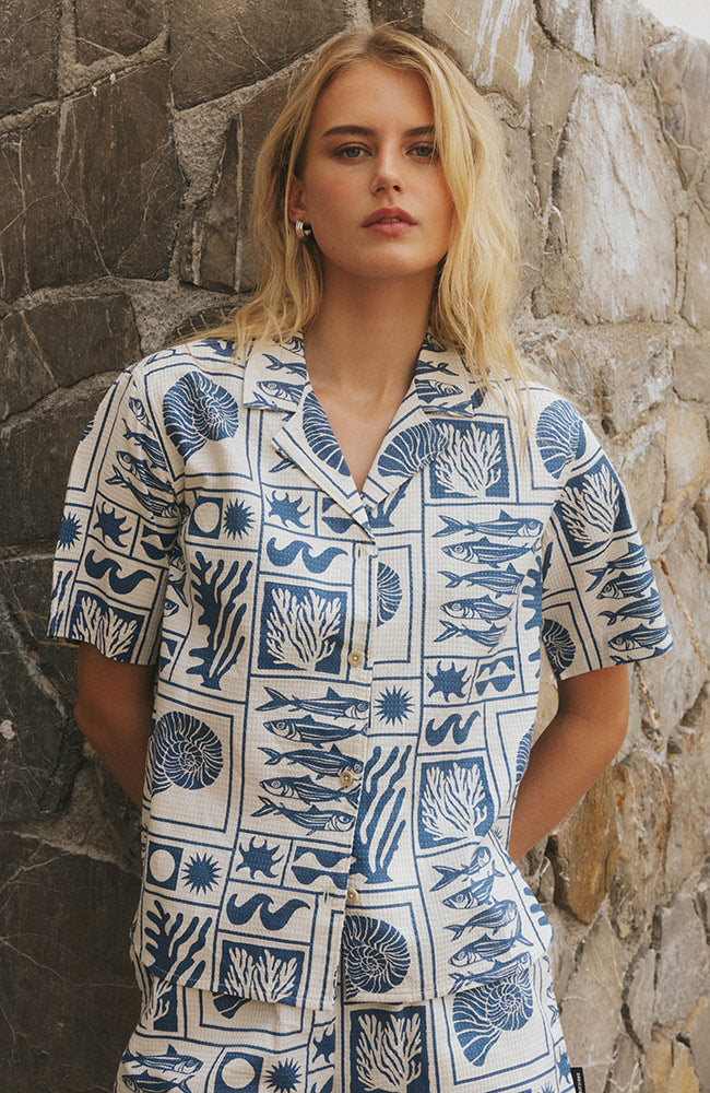 Image of DEDICATED dames vegan Shirt Torup Oceaanblauw/Wit