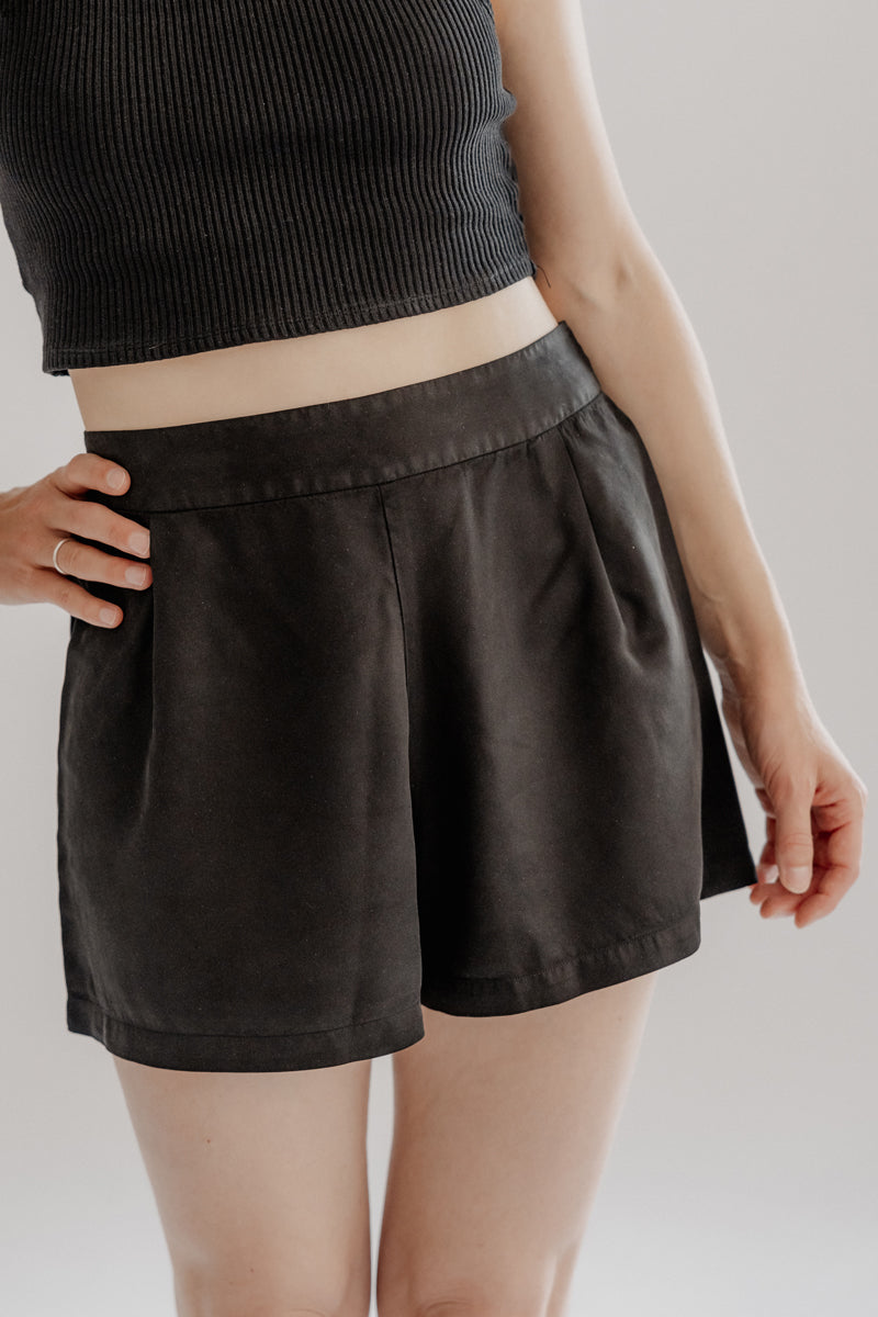Marenika Damen vegan Kurze Hose Lia Schwarz