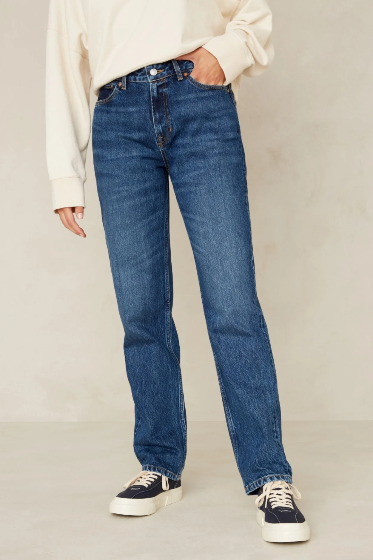 Kings Of Indigo Damen vegan Jeans Indira Stanley Mid Washed Blau