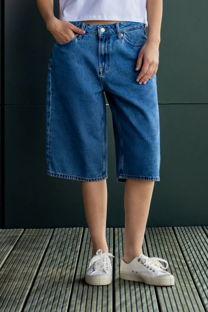 Kings Of Indigo Damen vegan Shorts Joan Jort Elliot Mid Blue