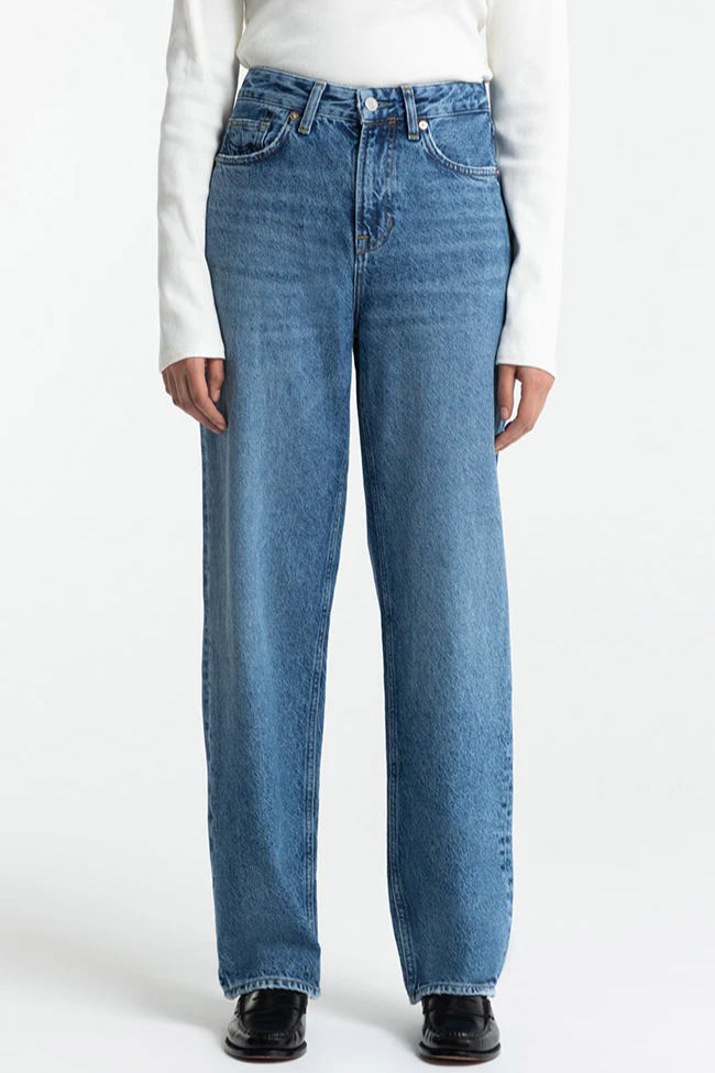 Kings Of Indigo Damen vegan Jeans Liora Mid Washed Blau