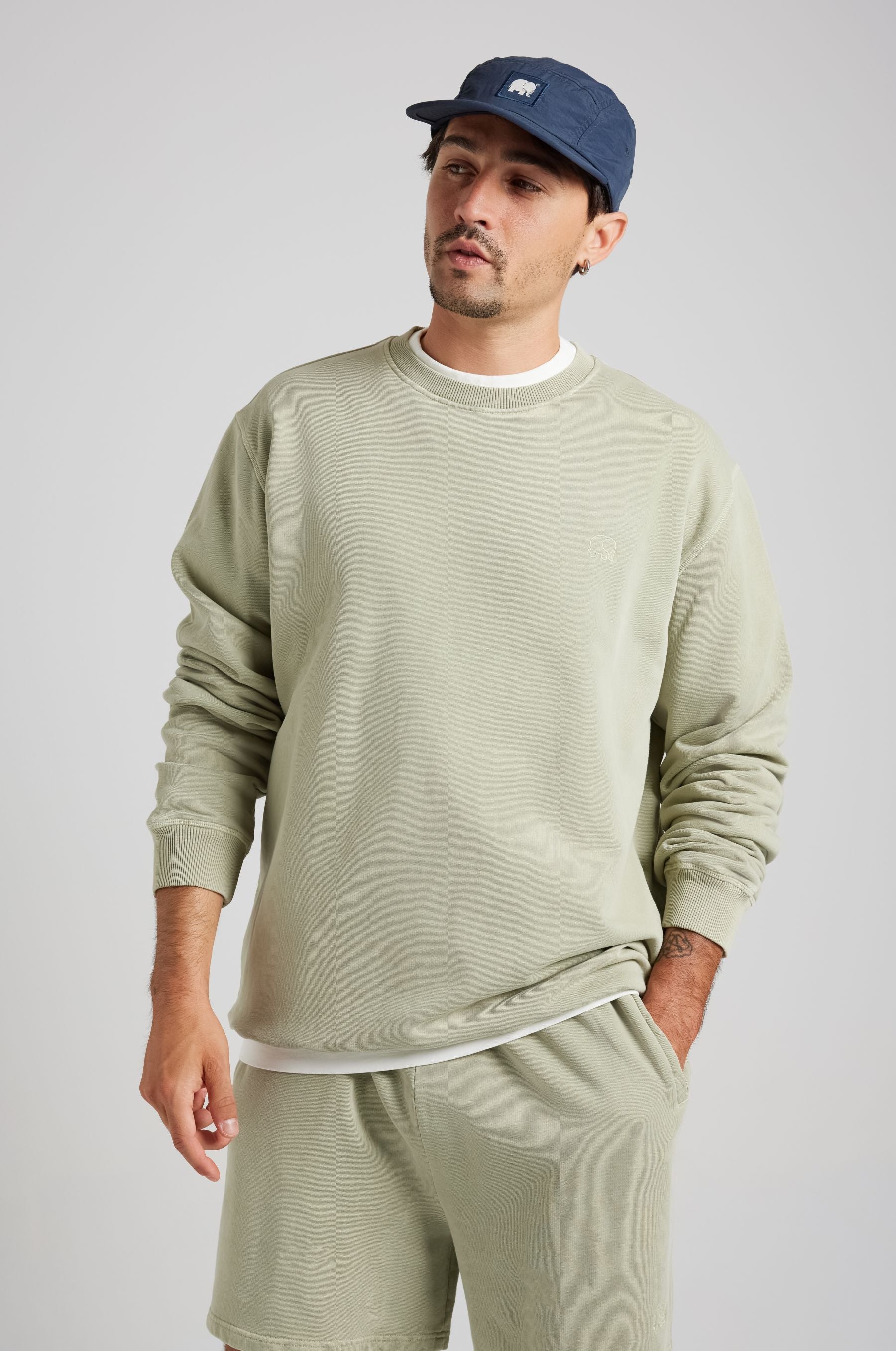 Trendsplant Herren vegan Sweatshirt Essential In Sunwashed Optik Seegras