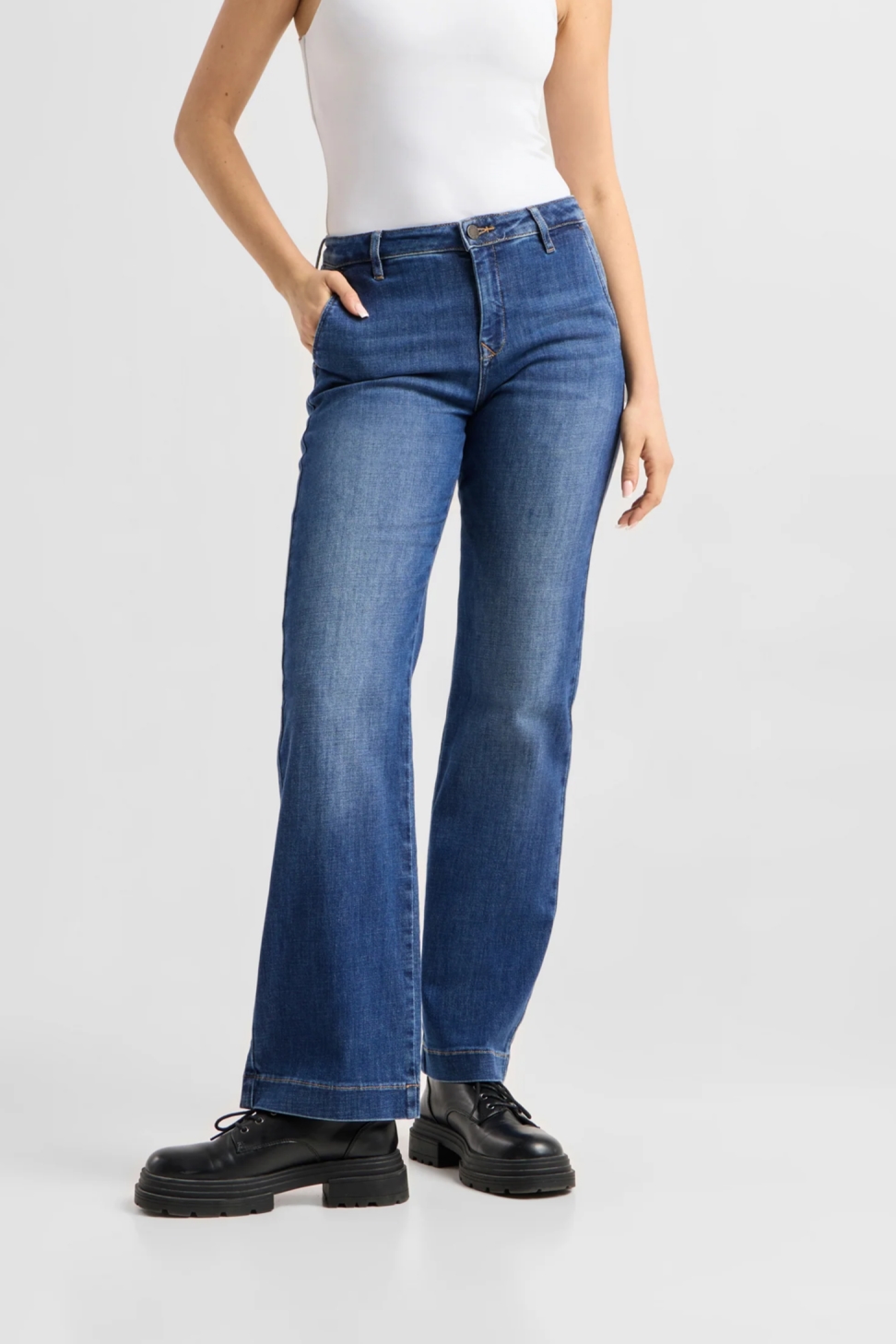 DAWN Damen vegan Jeans Cosma Flared Chino Vintage Blau