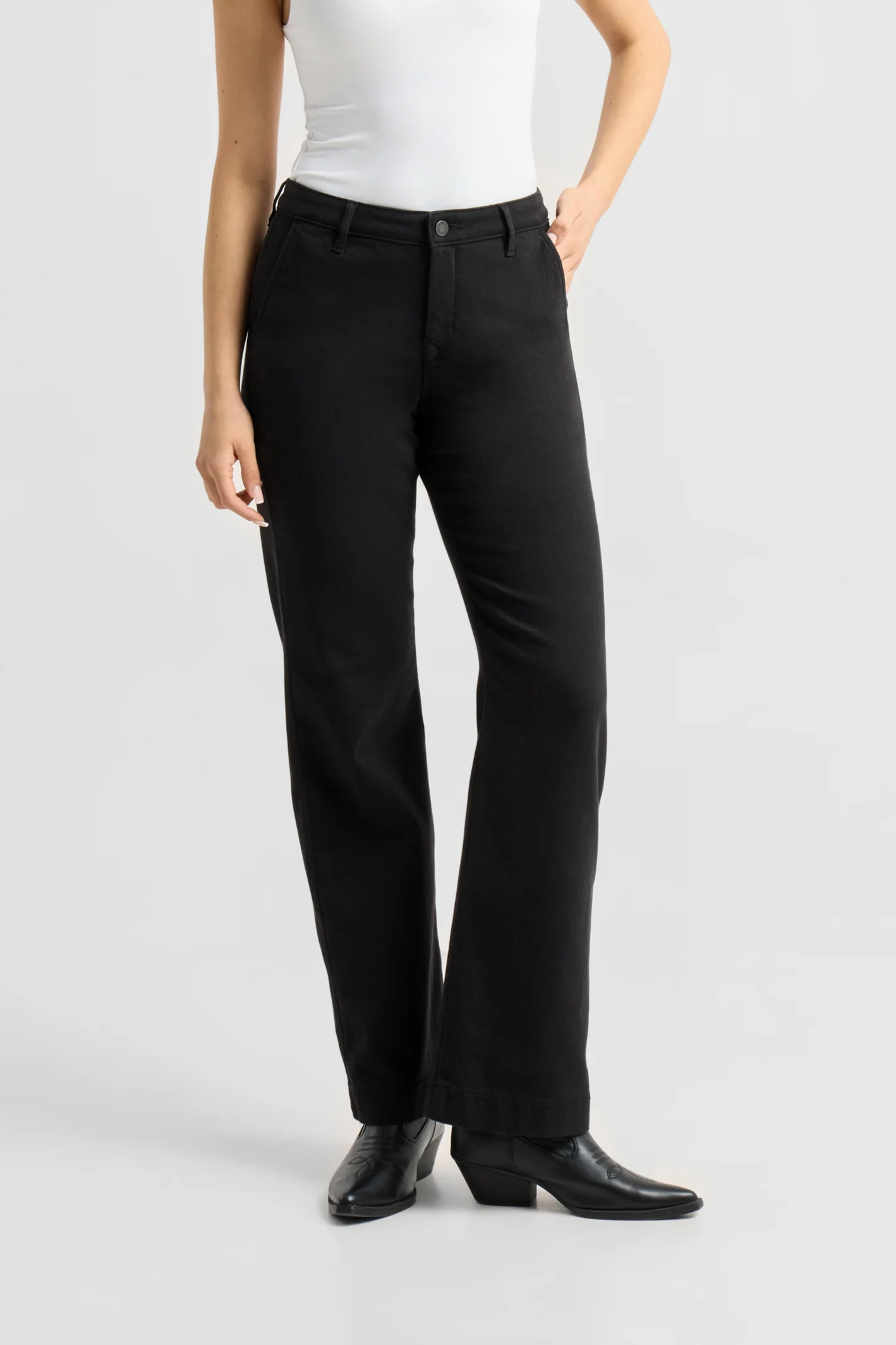 Dawn womens vegan Jeans Cosma Flared Chino Stay Black
