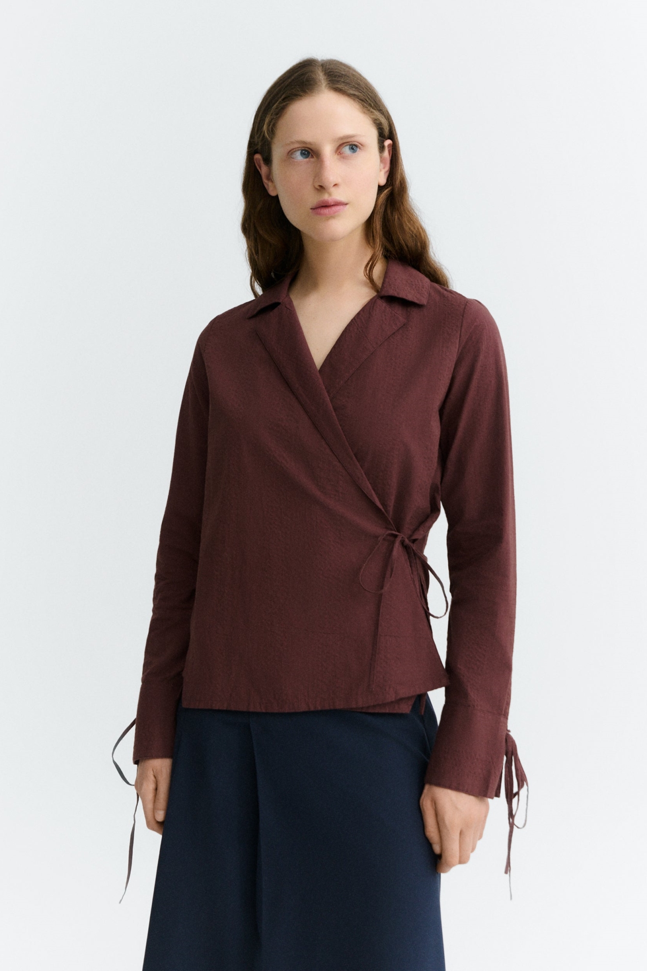 Thinking mu Damen vegan Wickelbluse Lenie Aus Seersucker In Dunkelweinrot