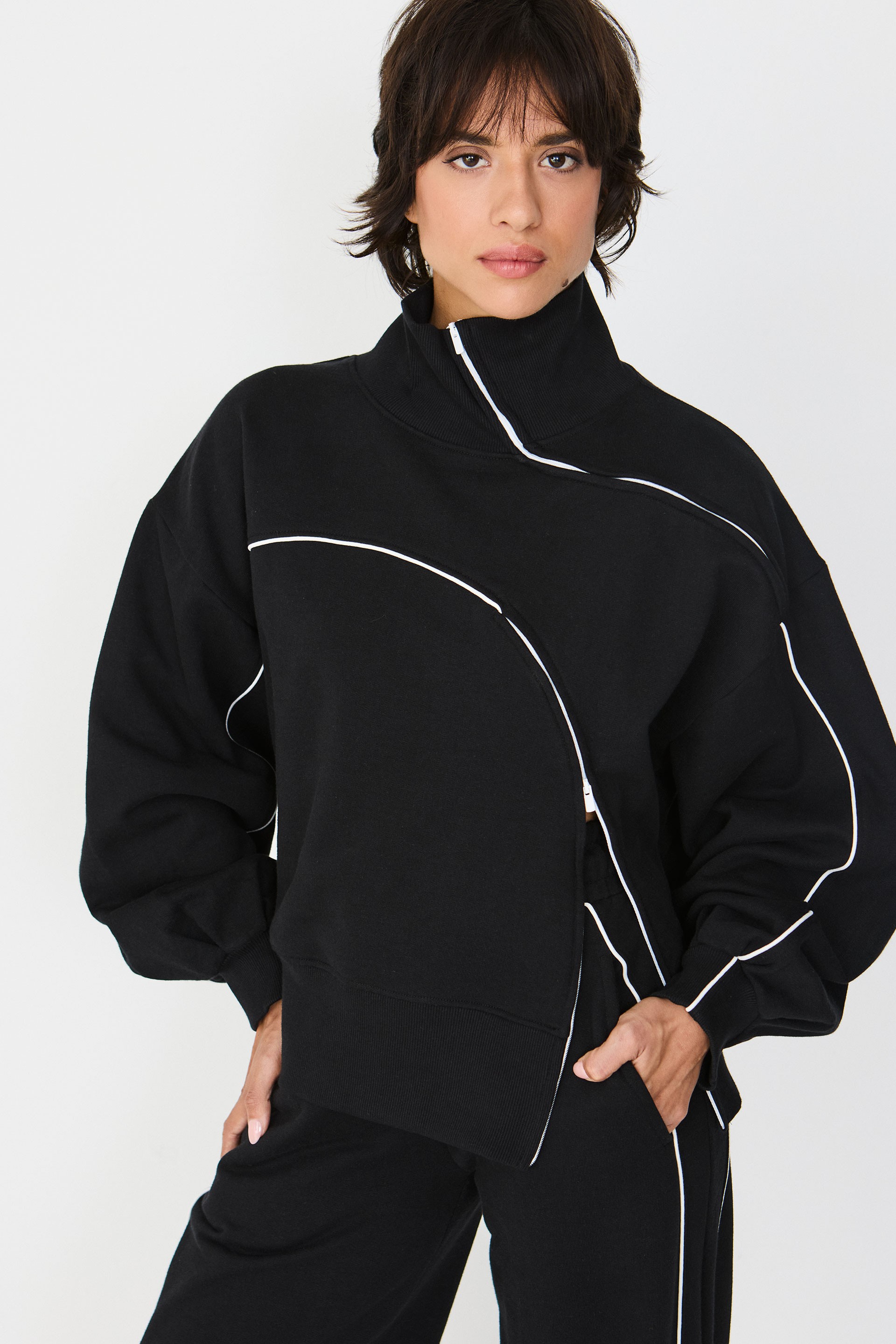 SKFK Damen vegan Sweatshirt Locker Geschnitten Mit Asymmetrischem Rei&Atilde;Ÿverschluss, Elisene, Schwarz