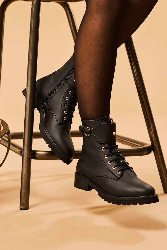 Minuit Sur Terre womens vegan Boots Jupiter Black