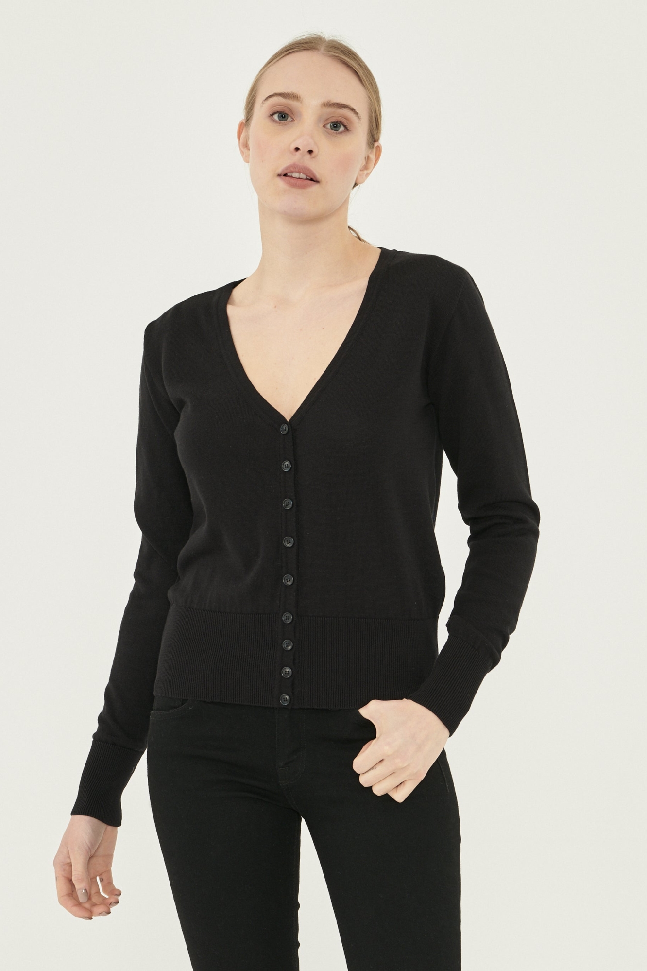 ORGANICATION Damen vegan Strickjacke Mit V-Ausschnitt Schwarz