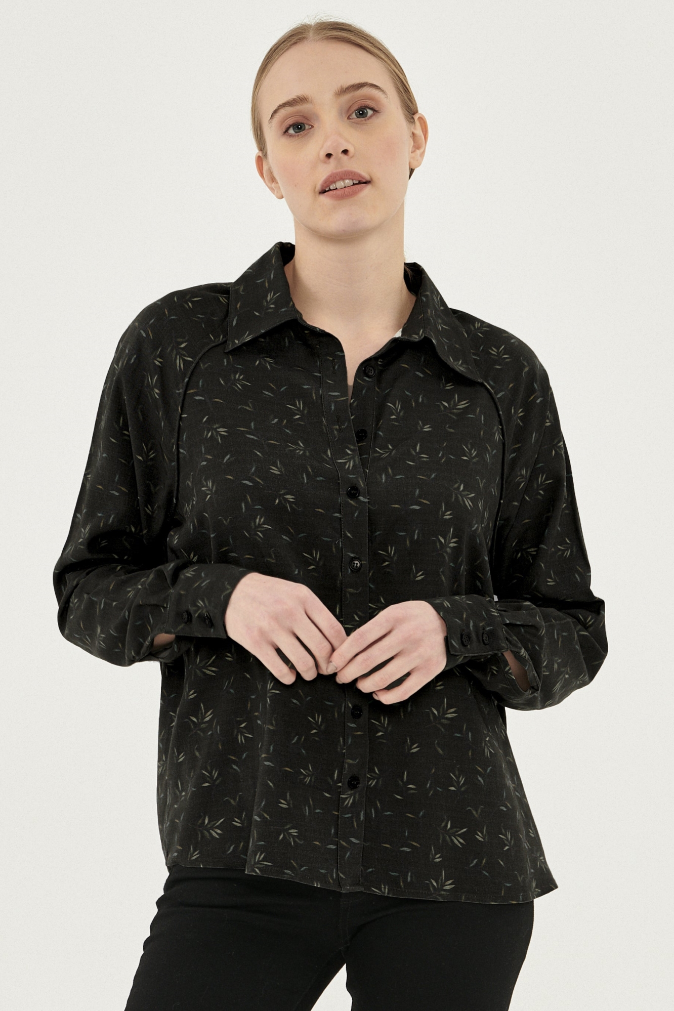 ORGANICATION Damen vegan Hemdbluse Schwarz