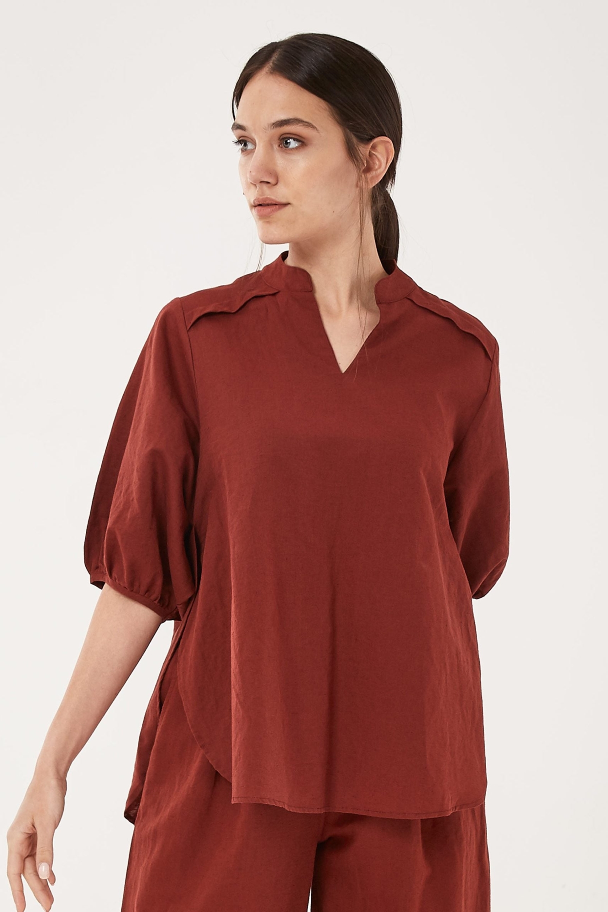 Image of ORGANICATION dames vegan Blouse Pofmouwen Donkerrood