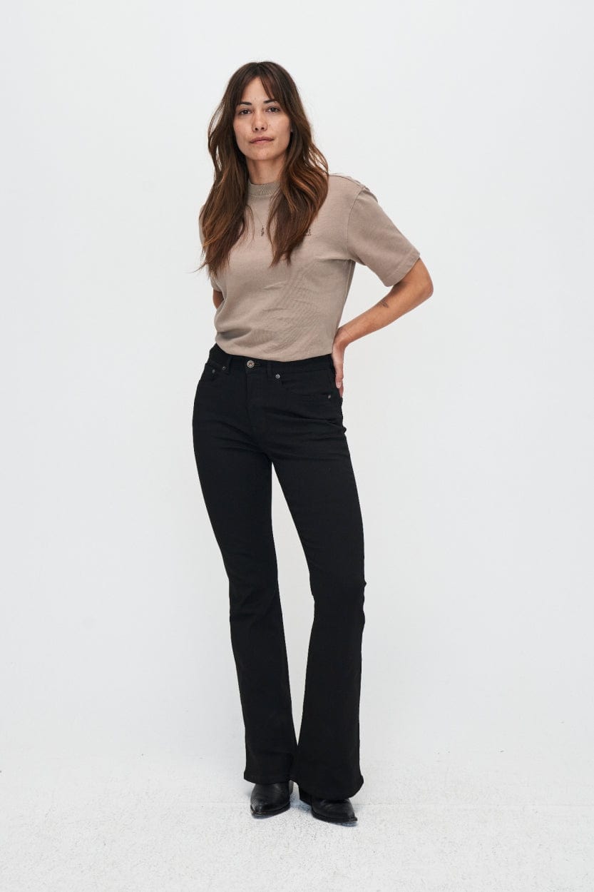 Kuyichi Damen vegan Jeans Lisette Flare Forever Black