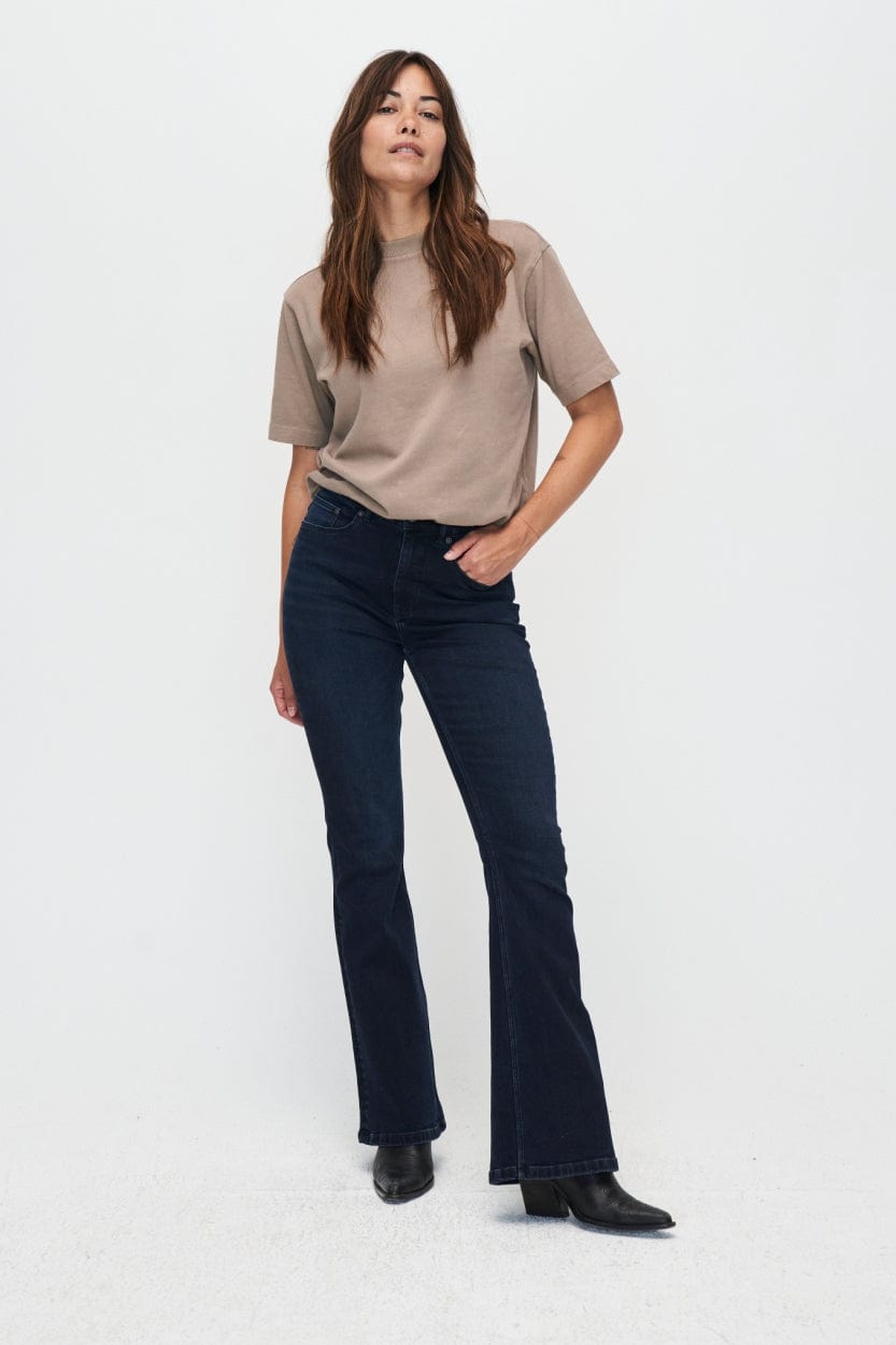 Image of Kuyichi dames vegan Lisette Flare Jeans Diepblauw