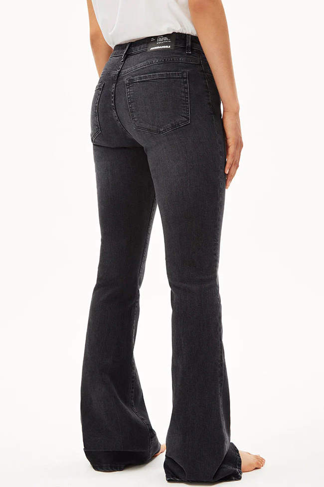 ARMEDANGELS Damen vegan Jeans Anamaa Flared Schwarz
