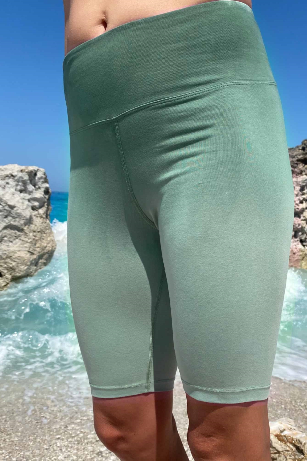Image of nice to meet me dames vegan Essential Bikershort Groen