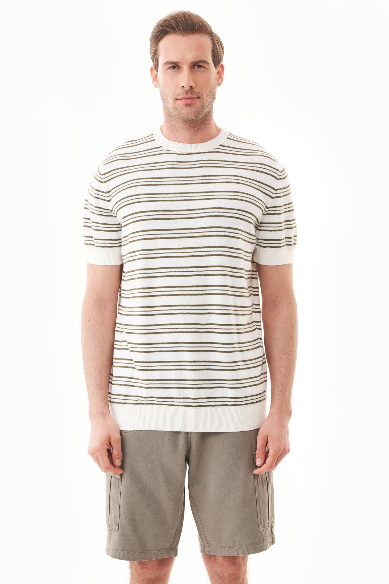 Image of ORGANICATION mannen vegan T-Shirt Met Strepen Fijn Gebreid Kaki Groen & Gebroken Wit