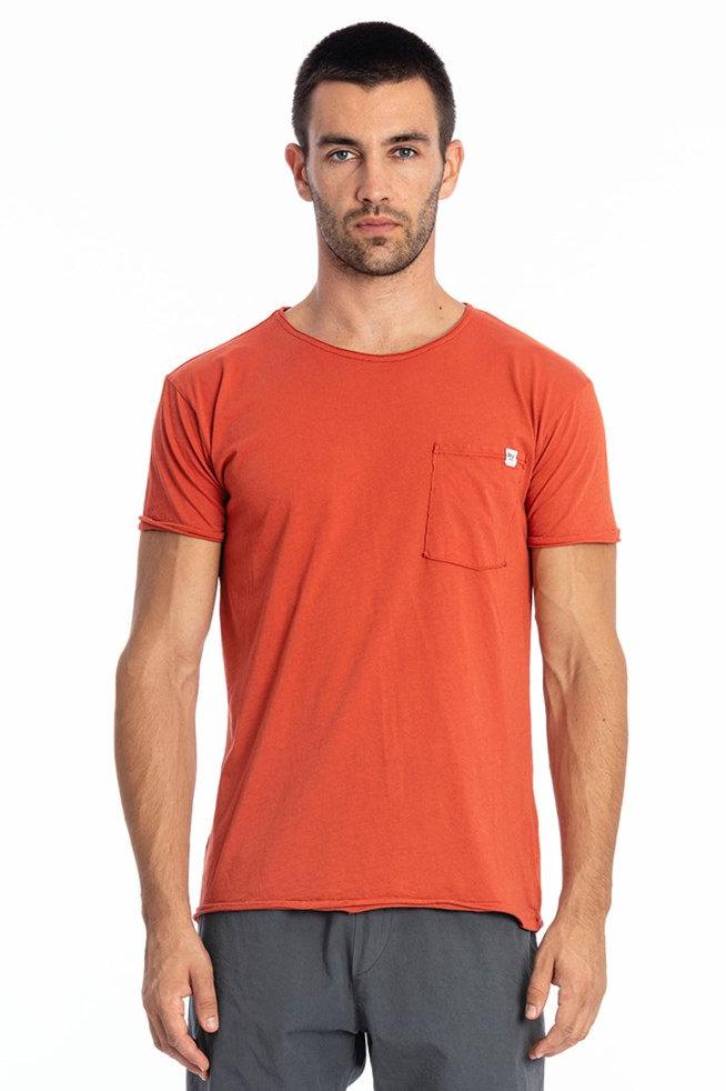 Image of RAVENS VIEW IBIZA mannen vegan T-Shirt Ronde Wild Neck Pocket Terracotta Oranje