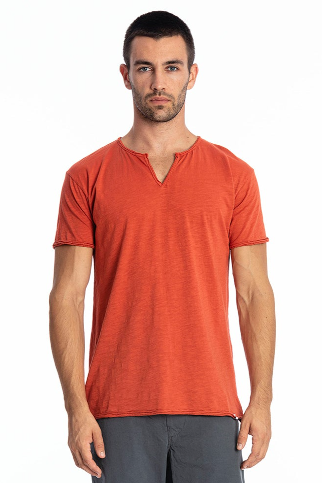 Image of RAVENS VIEW IBIZA mannen vegan T-Shirt Eros Terracotta Sinaasappel