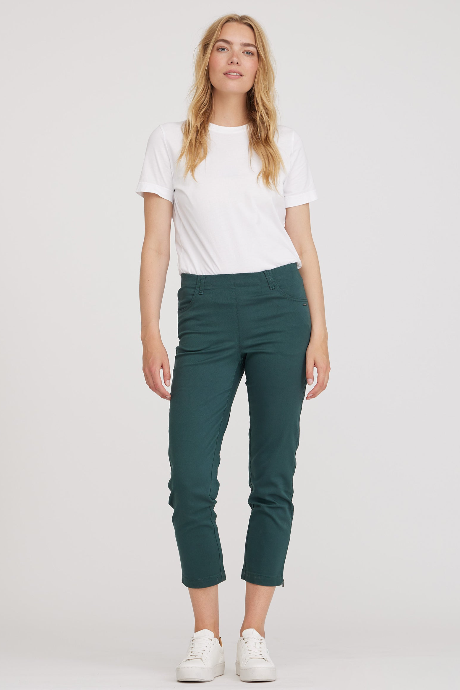 LAURIE Damen vegan Hose Patricia Regular Crop Darkest Green