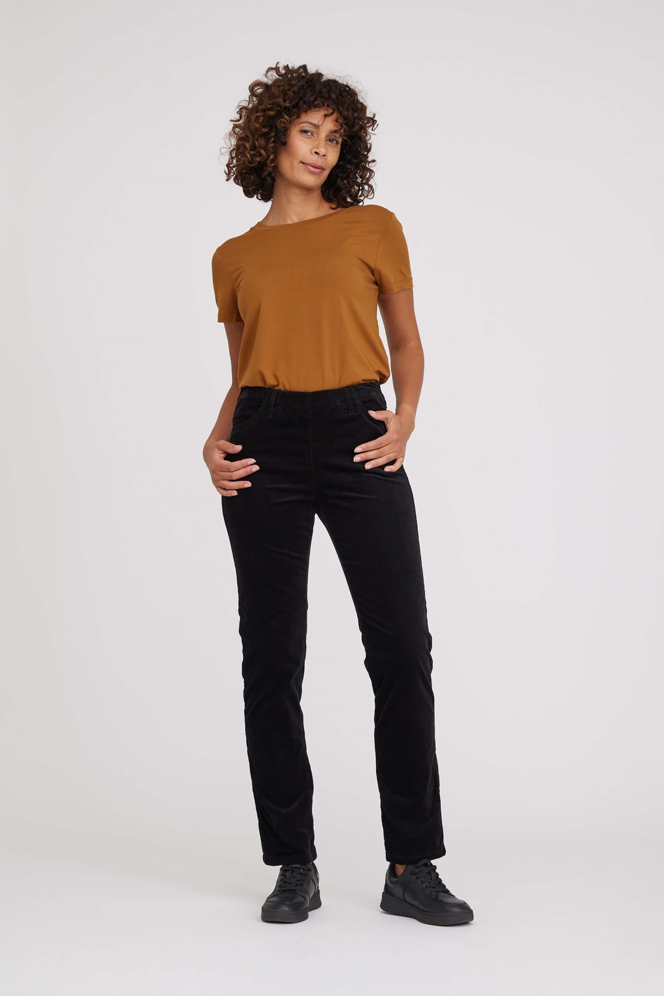 LAURIE Damen vegan Hose Kelly Regular Velvet Ml Schwarz