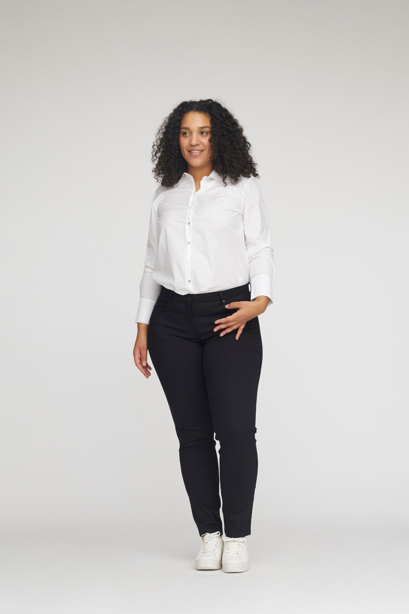 LAURIE Damen vegan Hose Charlotte Regular Ml Schwarz