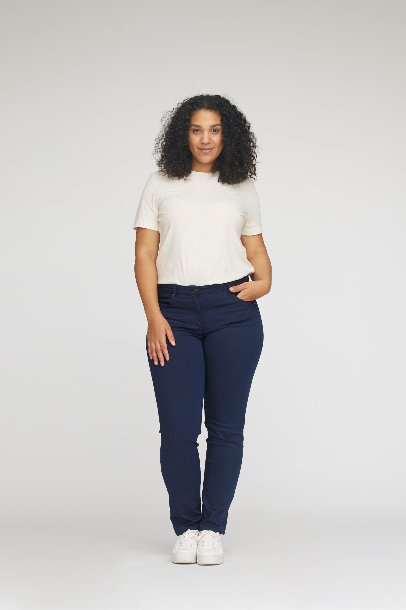 LAURIE Damen vegan Hose Charlotte Regular Ml Marineblau