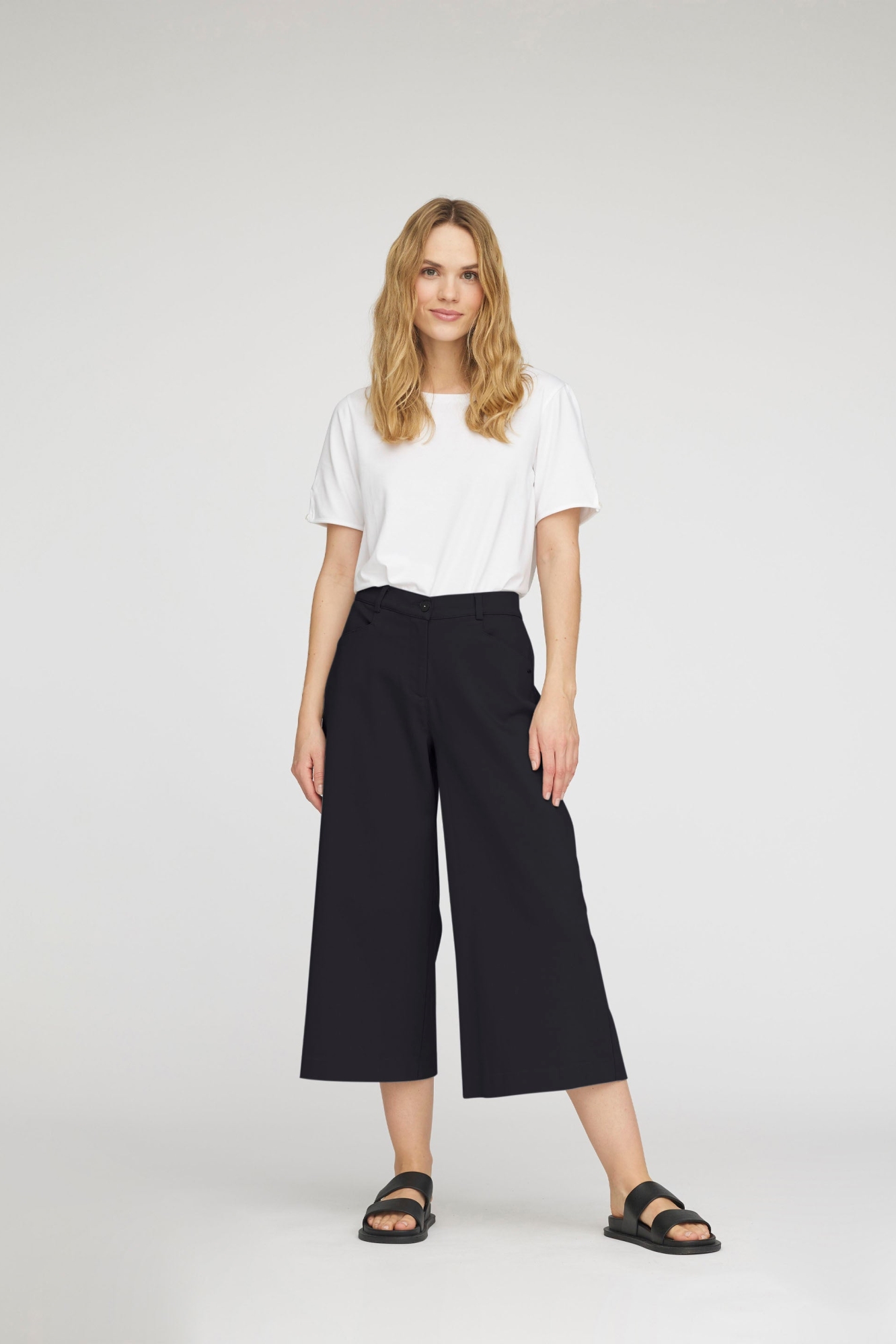 LAURIE Damen vegan Hose Rachel Loose Crop Schwarz