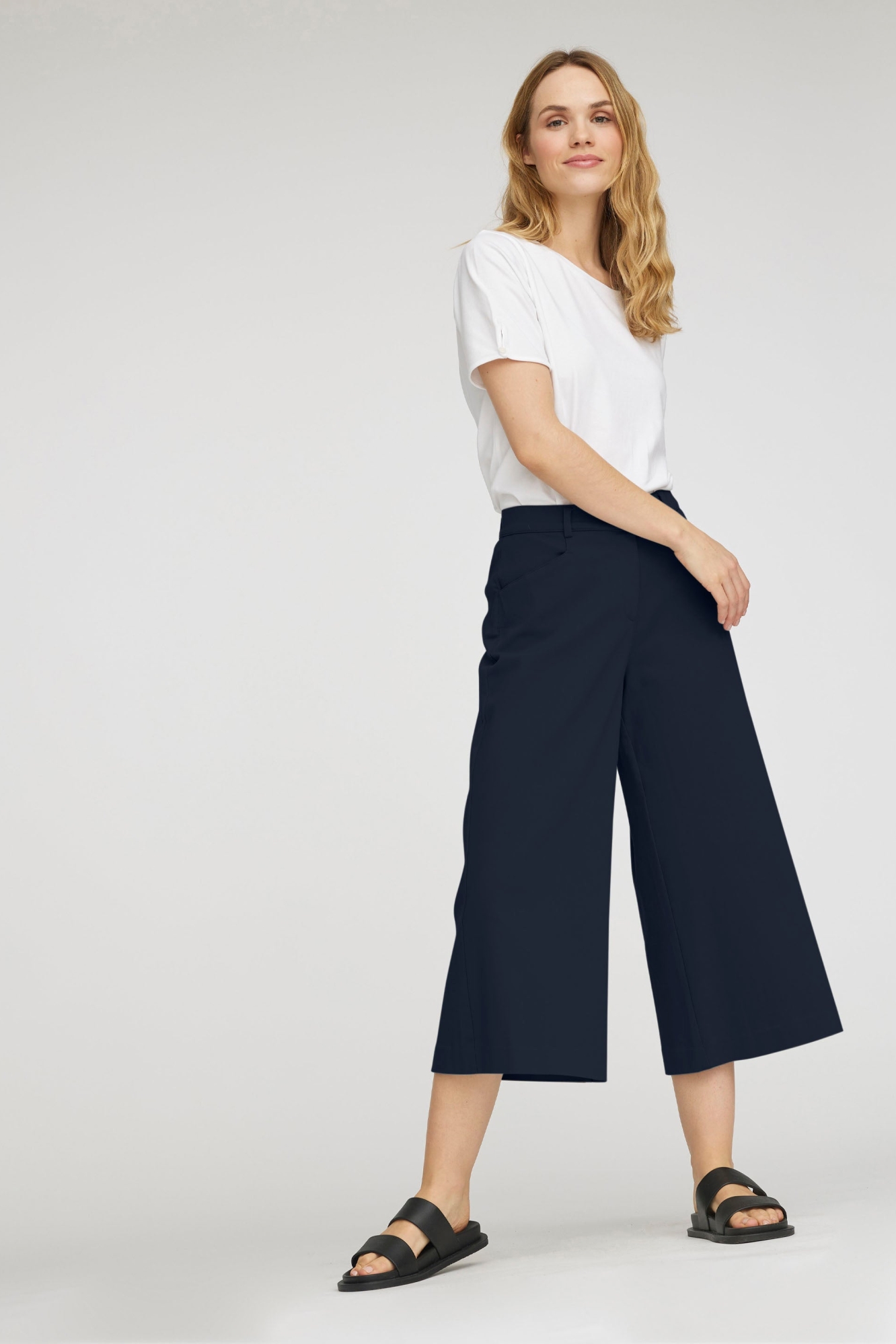 LAURIE Damen vegan Hose Rachel Loose Crop Marineblau