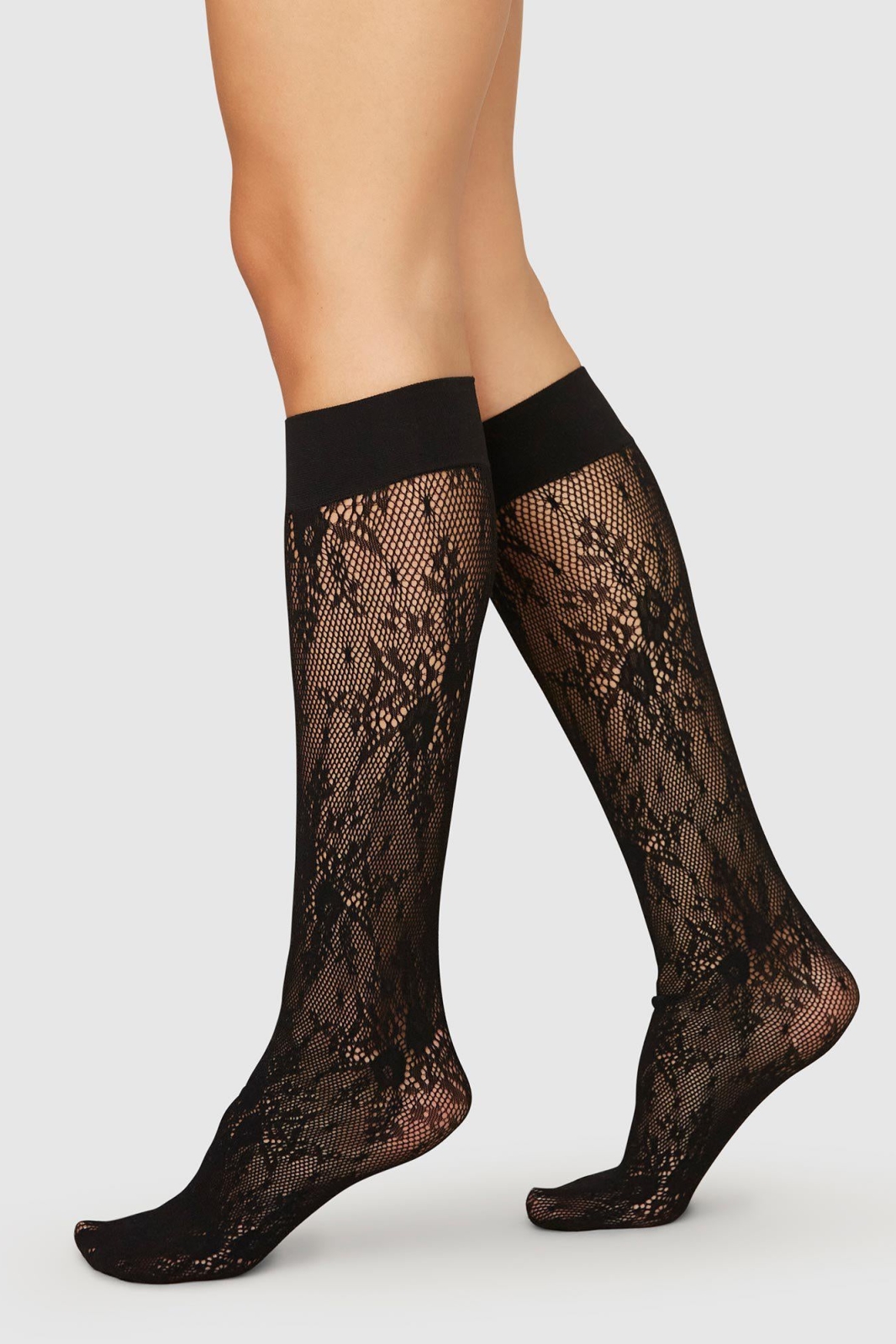 Swedish Stockings womens vegan Lace Knee-Highs Rosa Black