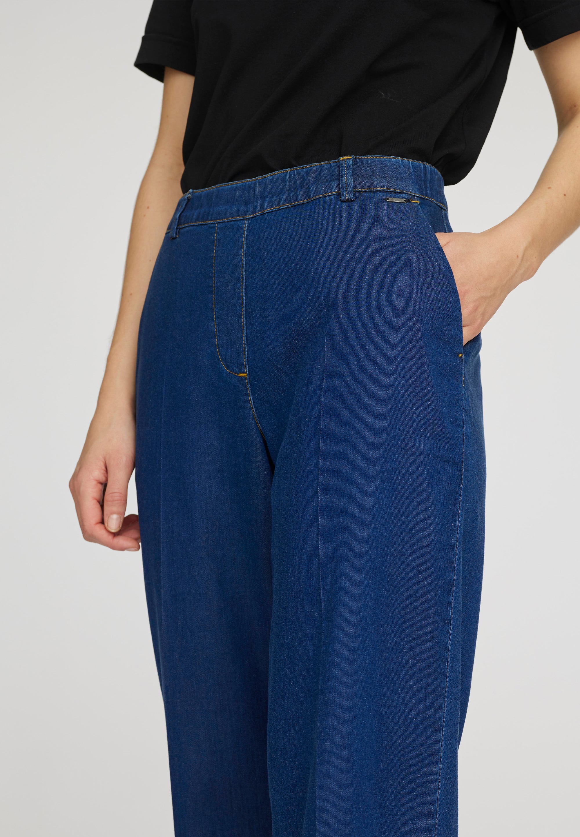Image of LAURIE dames vegan Broek Phoebe Losse Crop Medium Blauwe Denim