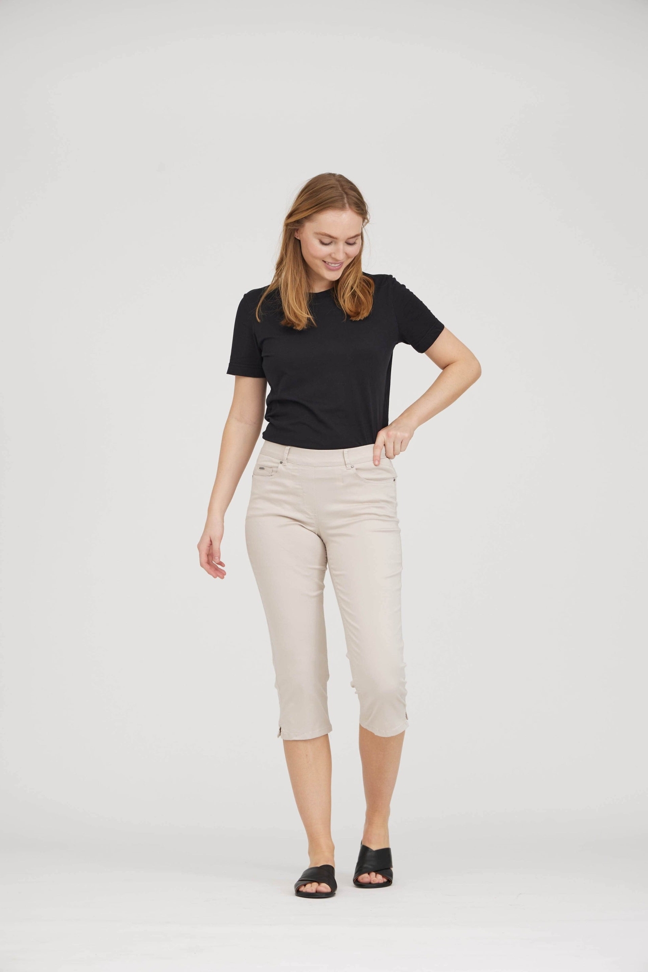 LAURIE Damen vegan Hose Hannah Regular Capri Mittellang Grau Sand