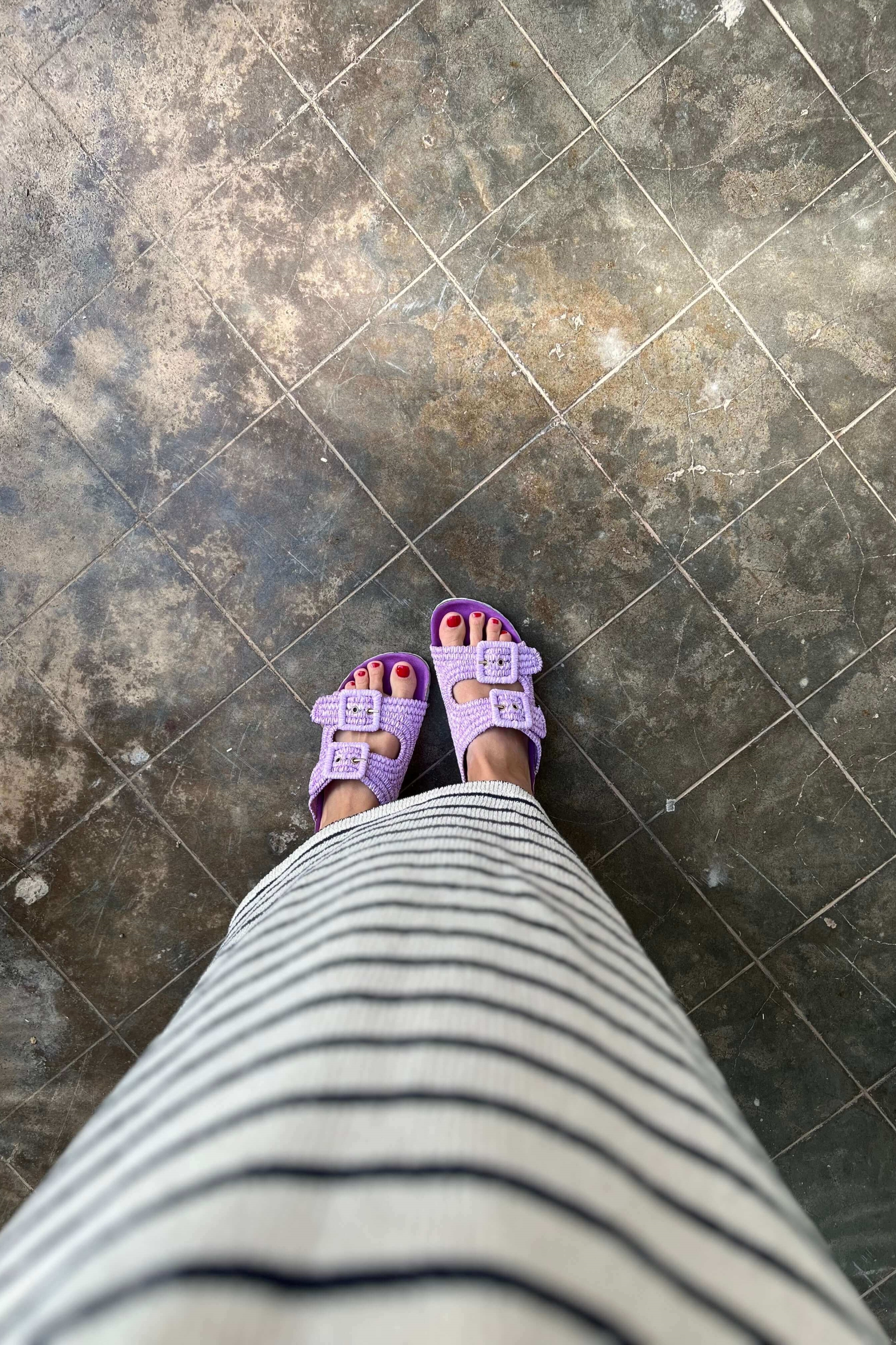 Momoc Damen vegan Sandalen Rafia Hell Lila