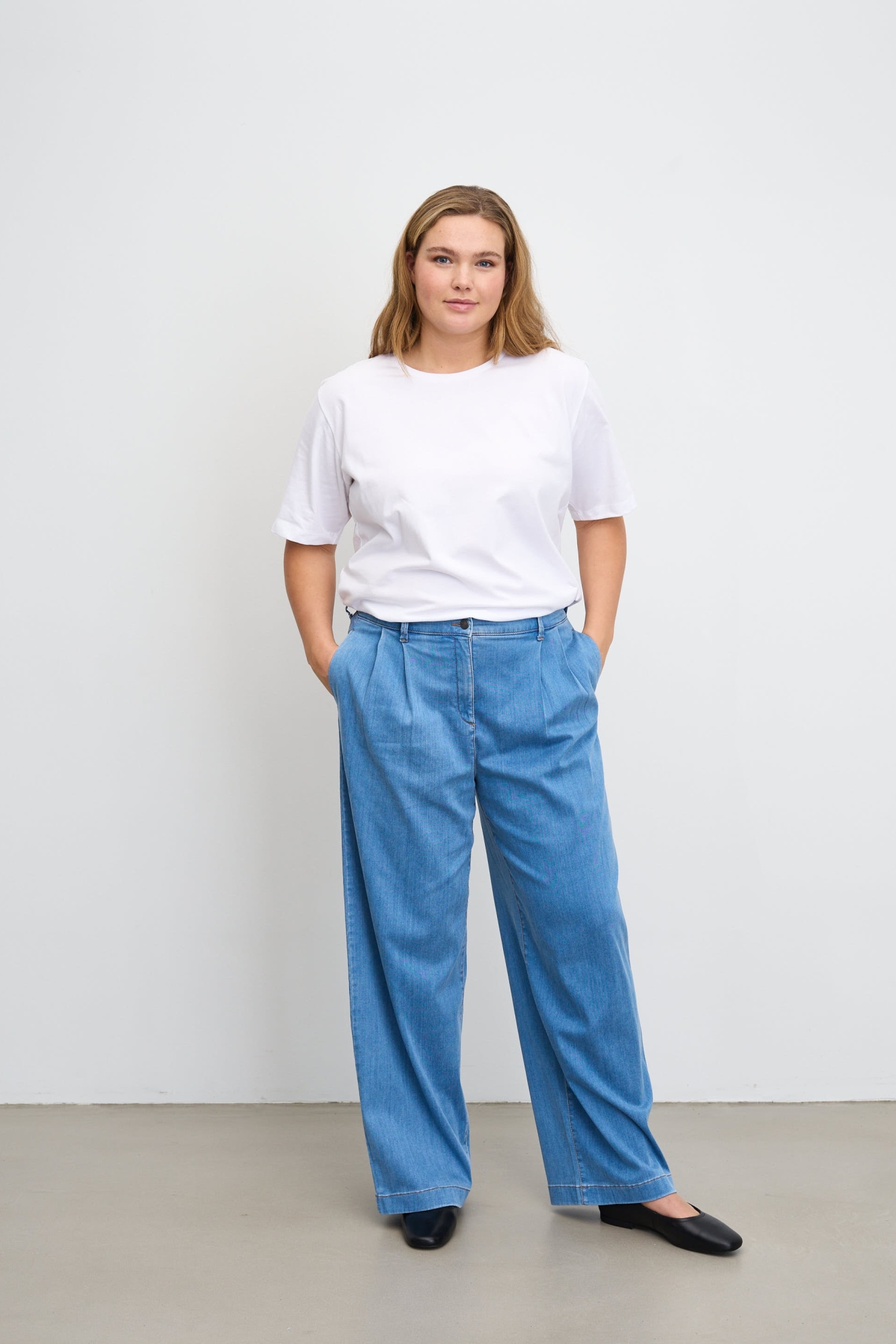 LAURIE Damen vegan Hose Loose Debbie Medium Length Washed Blue Denim