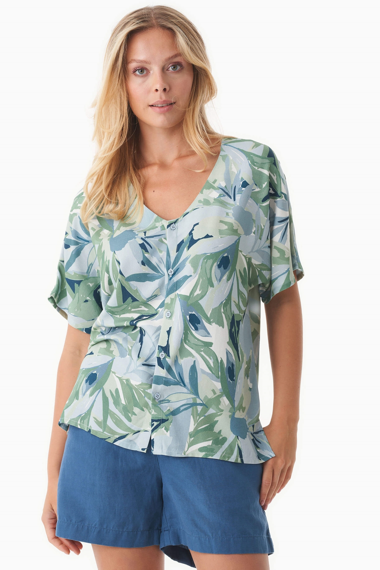 Image of ORGANICATION dames vegan Blouse Met Bladpatroon Abstract Blad
