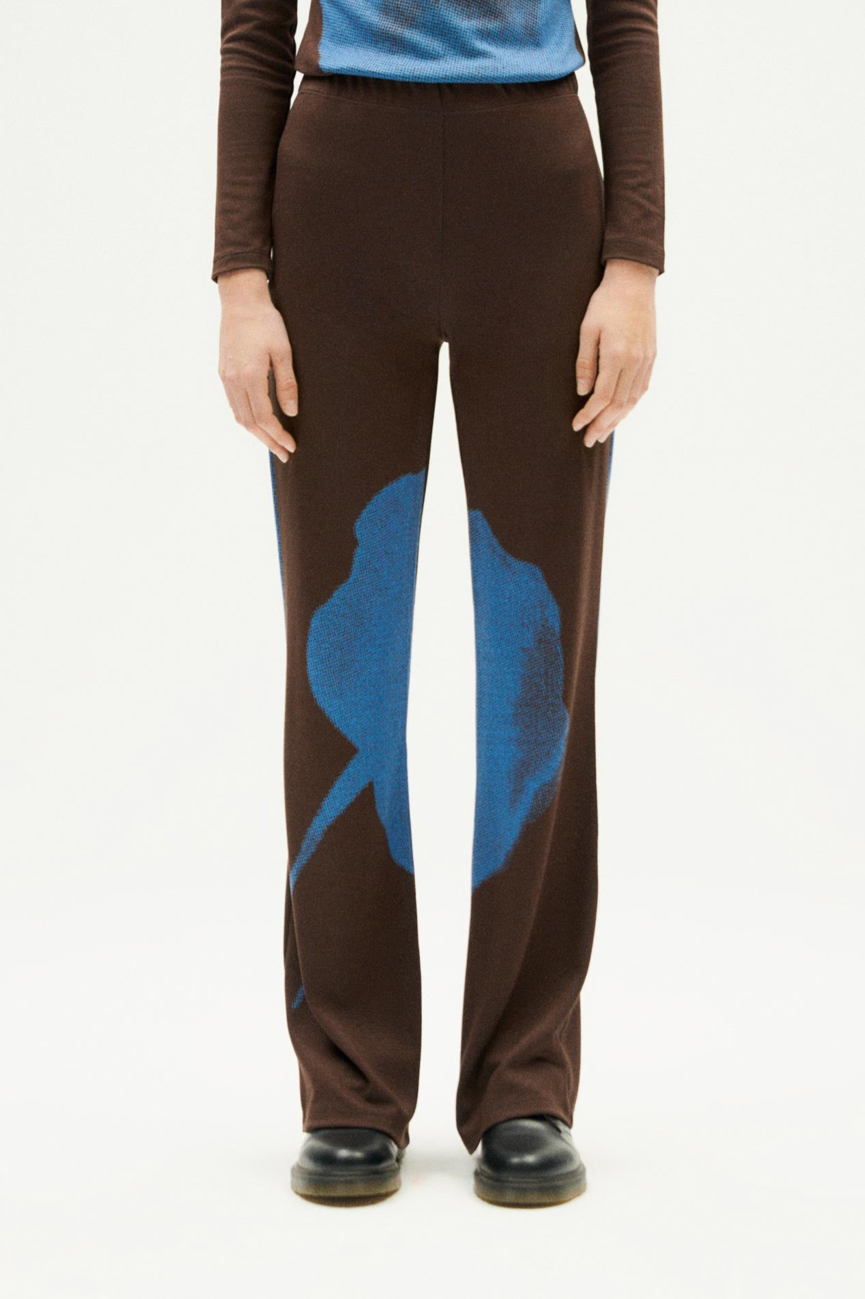 Thinking mu Damen vegan Hose Naia Flower Brown