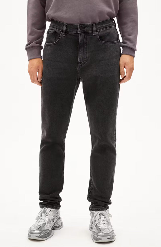 ARMEDANGELS Herren vegan Jeans Aarjo Washed Schwarz