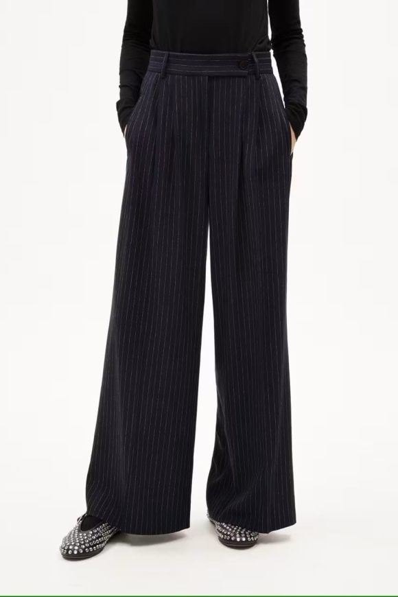 ARMEDANGELS Damen vegan Hose Kaayua Pinstripe Blau