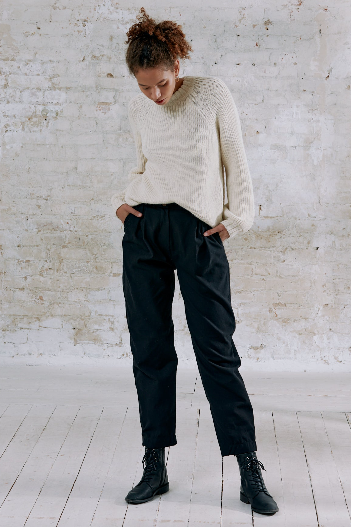 Image of Jyoti Fair Works dames vegan Broek Geplooid Vishraam Zwart