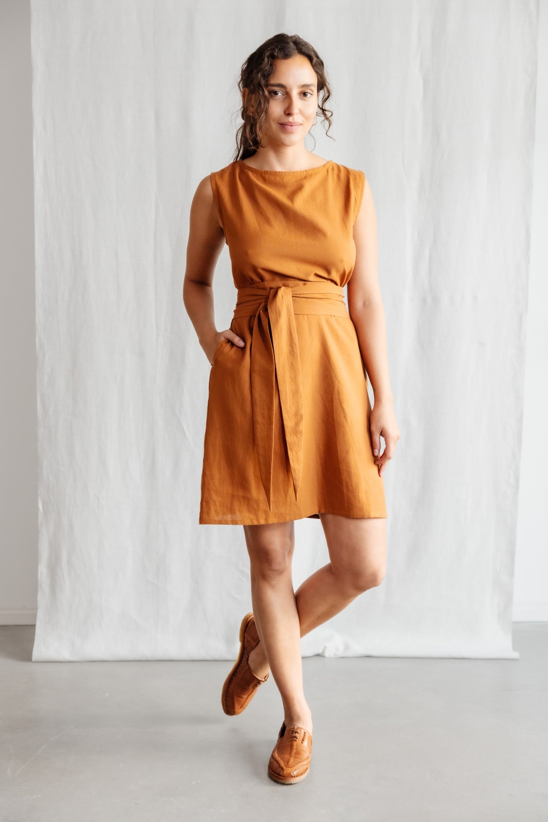 Jyoti Fair Works Damen vegan Kleid Aarav Haselnuss
