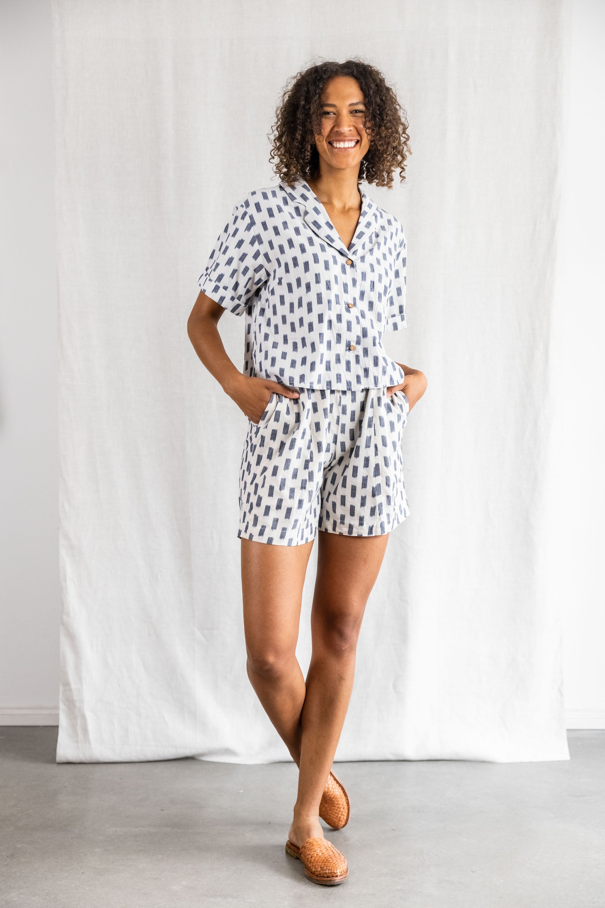 Jyoti Fair Works Damen vegan Shorts Sitara Ikat WeiÃŸ
