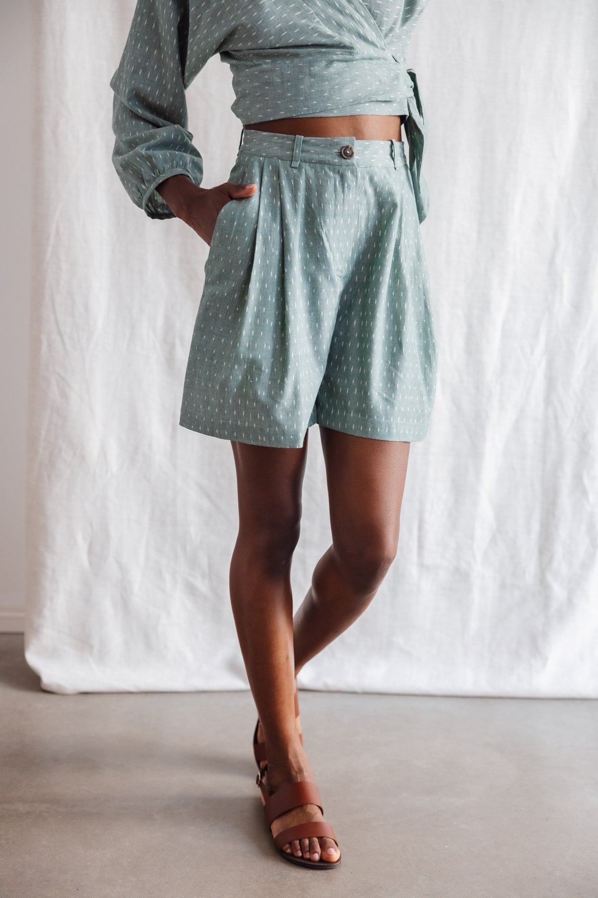 Jyoti Fair Works Damen vegan Shorts Kamala Ikat Salbei