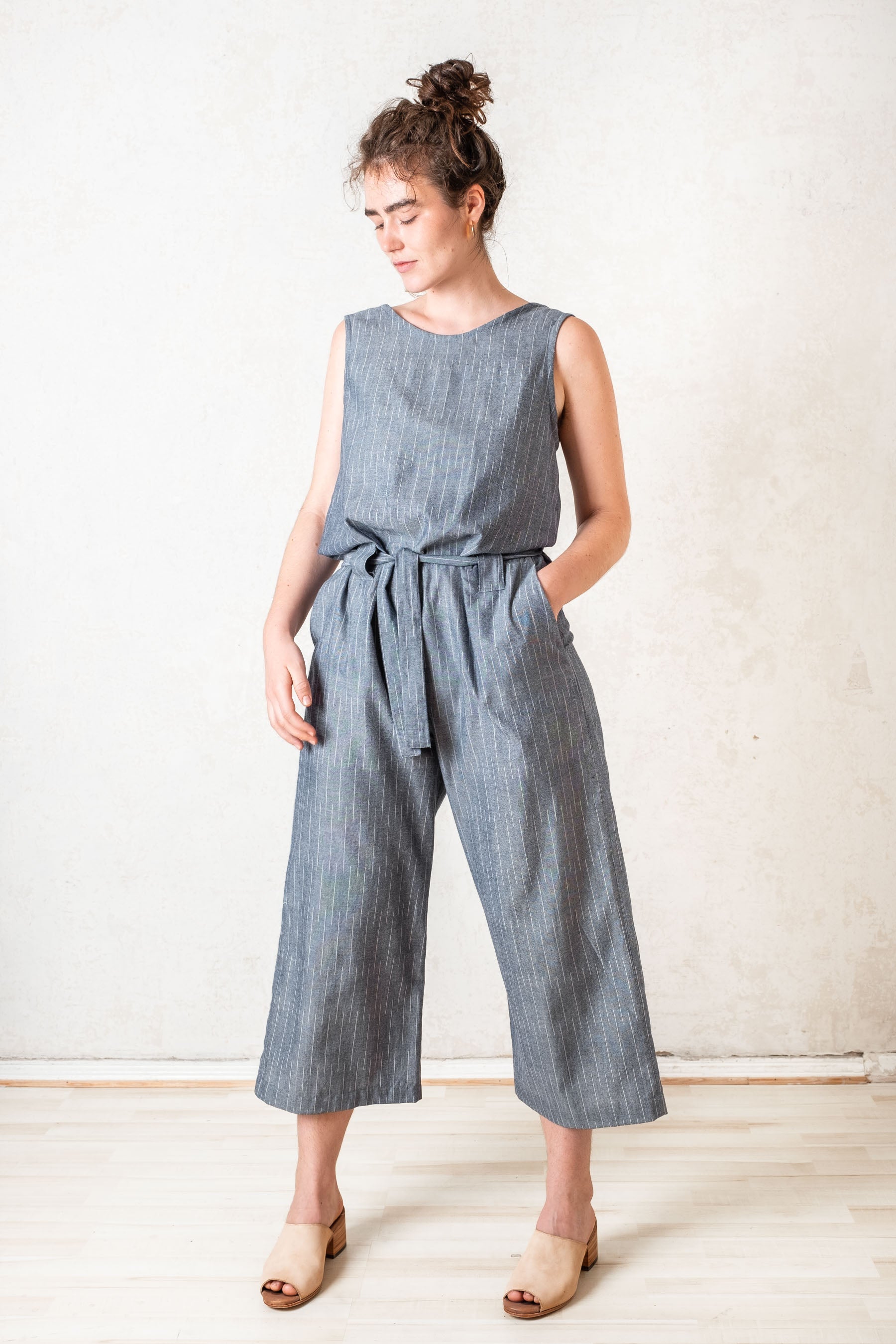 Jyoti Fair Works Damen vegan Jumpsuit Jalina Nadelstreifen Blau