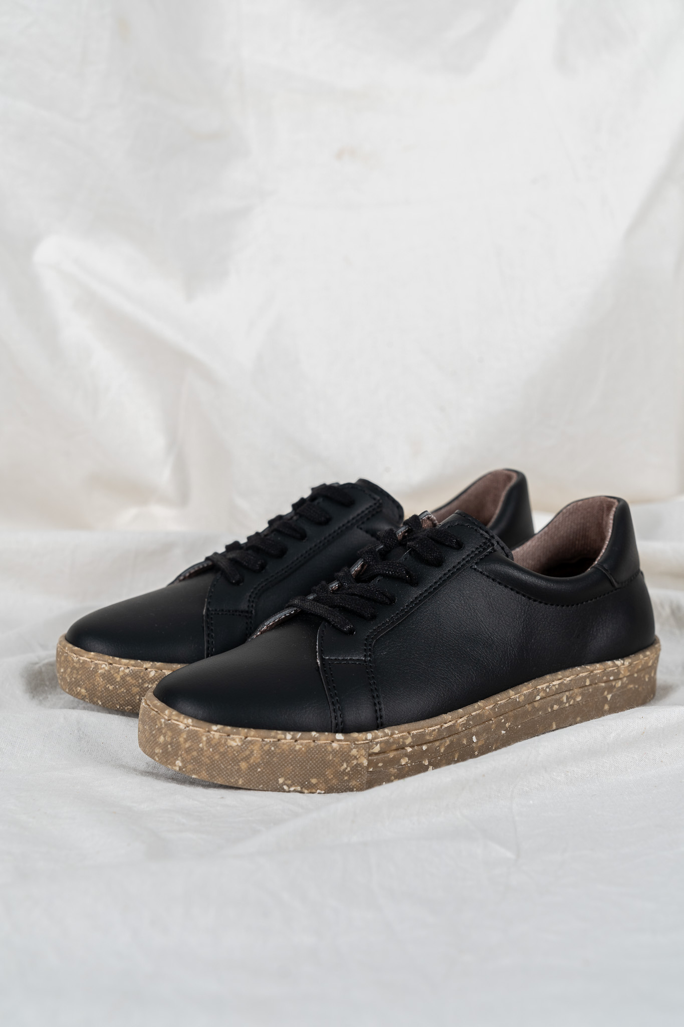 AGAZI Damen vegan Sneaker Dori Schwarz