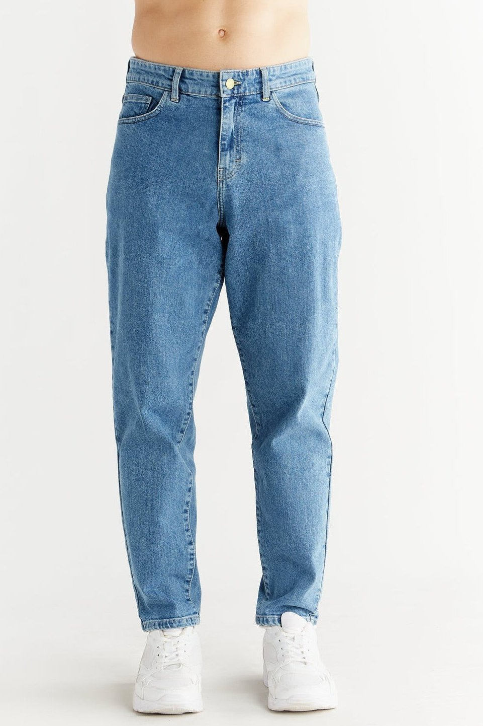 Evermind Herren vegan Jeans Karotte Fit Day Himmelblau