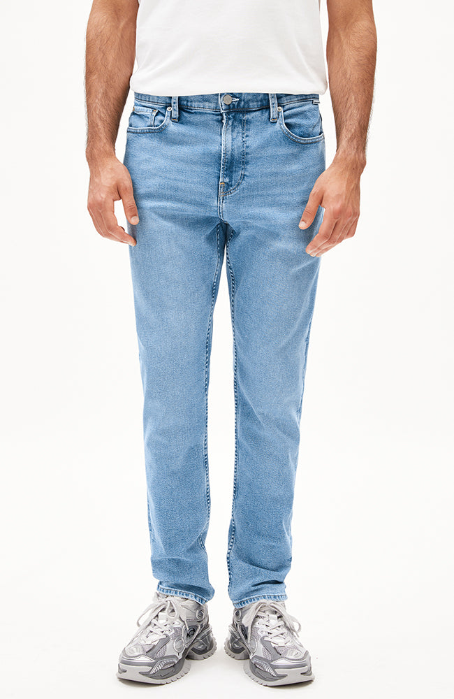 ARMEDANGELS Herren vegan Jeans Aarjo Tarpa Cloud Hellblau