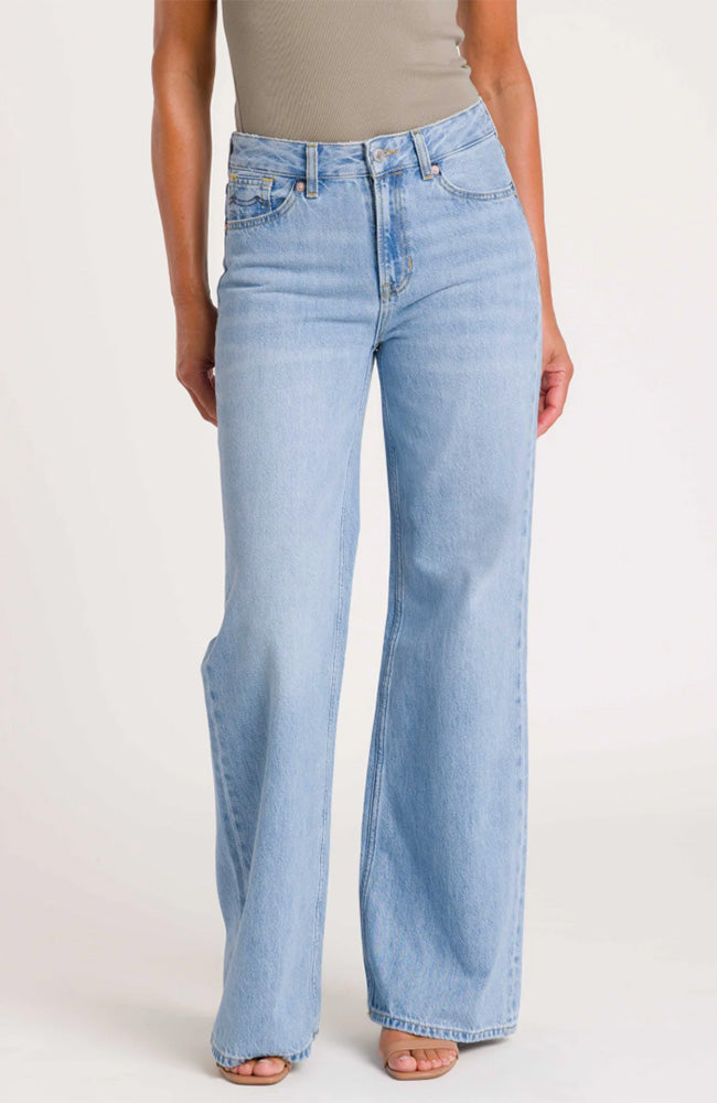 Kings Of Indigo Damen vegan Jeans Jane Relaxed Flare Blau