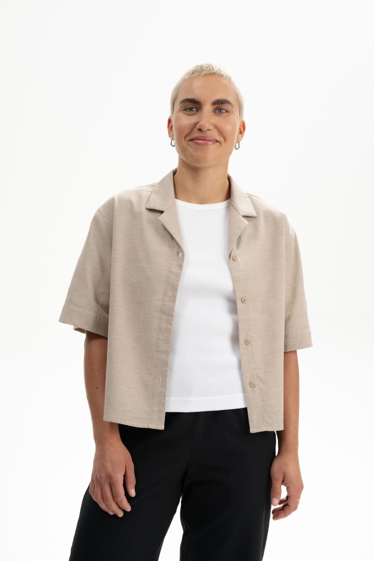Image of MELA dames vegan Shirt Korte Mouw Tavleen Berk Melange Beige
