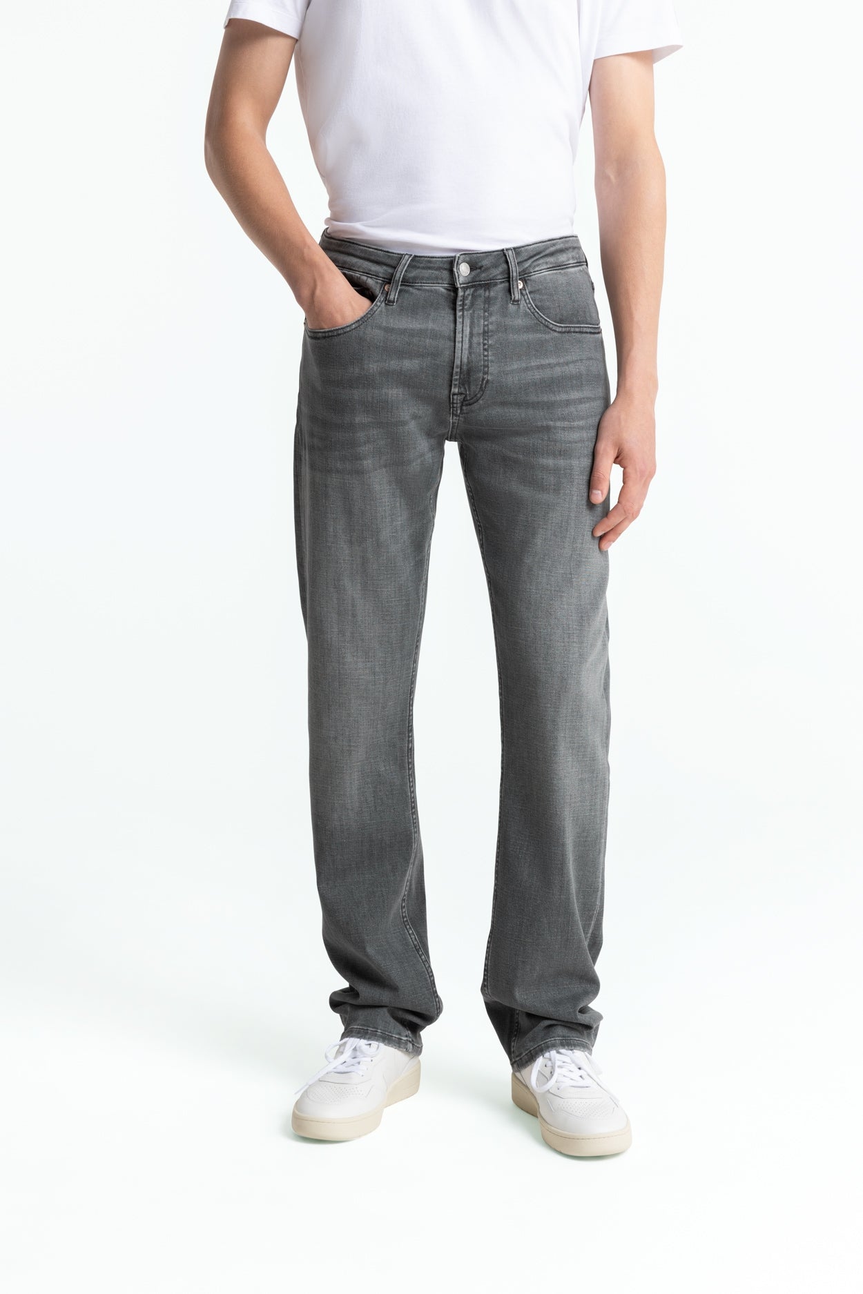 Kings Of Indigo Herren vegan Jeans Ryan Sophia Hellgrau