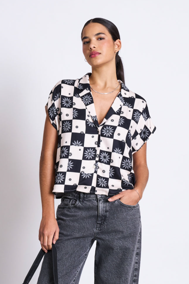 96720 - JAN N JUNE Damen vegan Bluse Tierra Floral Square Print